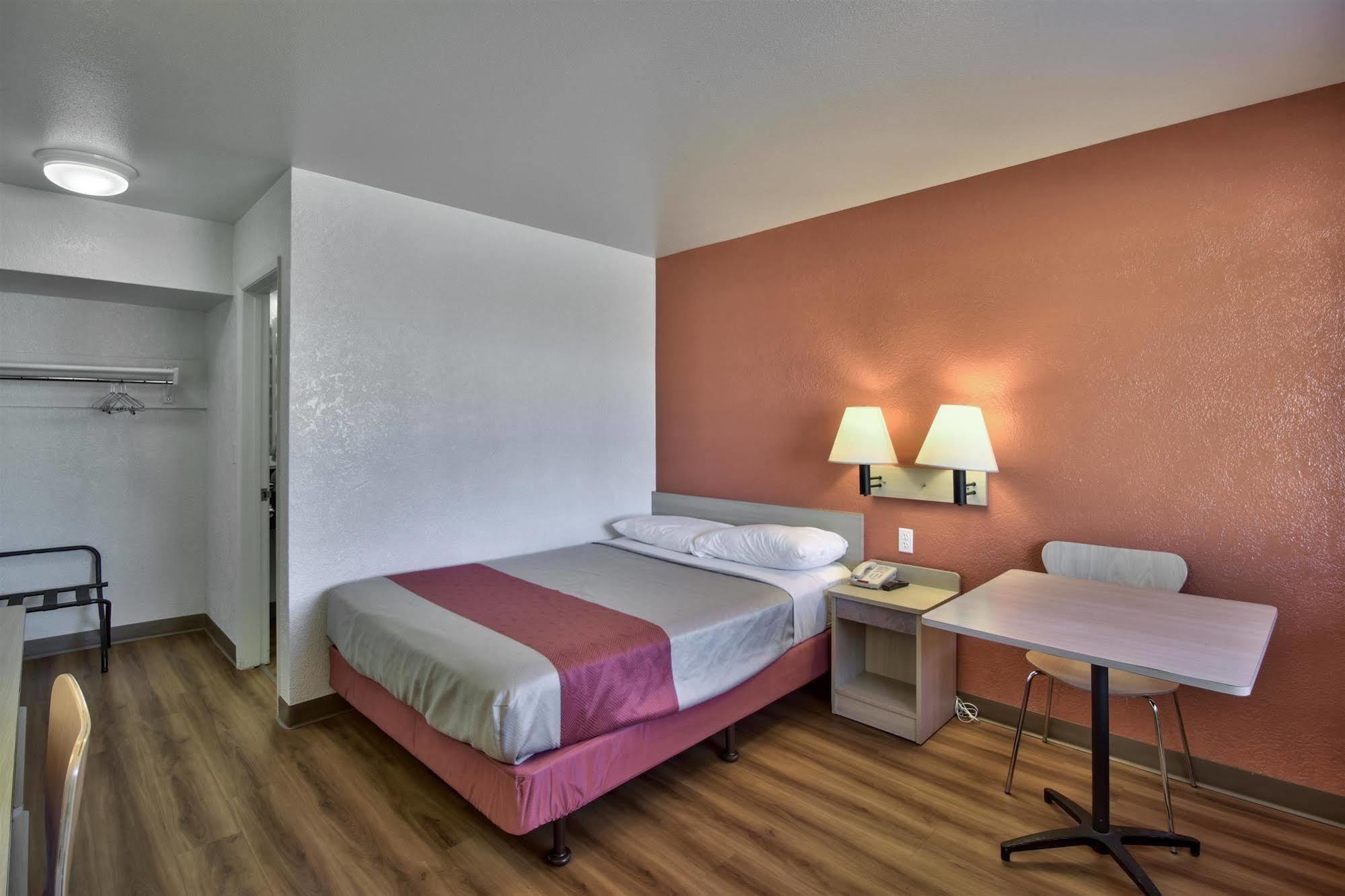 Motel 6-Youngtown, Az - Phoenix - Sun City Zewnętrze zdjęcie